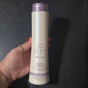 - Victoria’s Secret So Sexy Volume conditioner